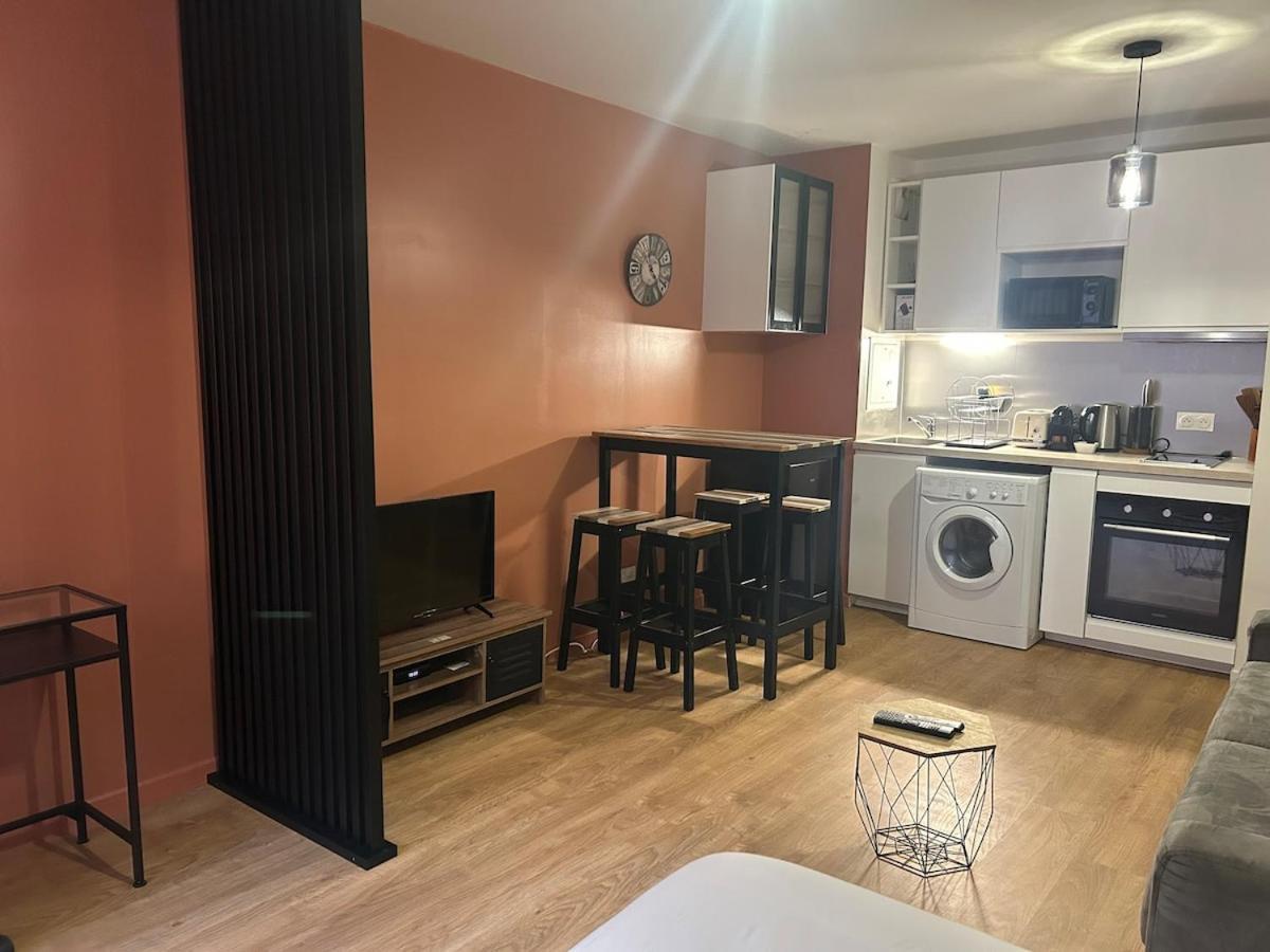 Studio Spacieux 4 Personnes Avec Terrasse Privee & Bureau - Gare A 4Min, Paris En 30Min ヴィリエ・シュル・マルヌ エクステリア 写真