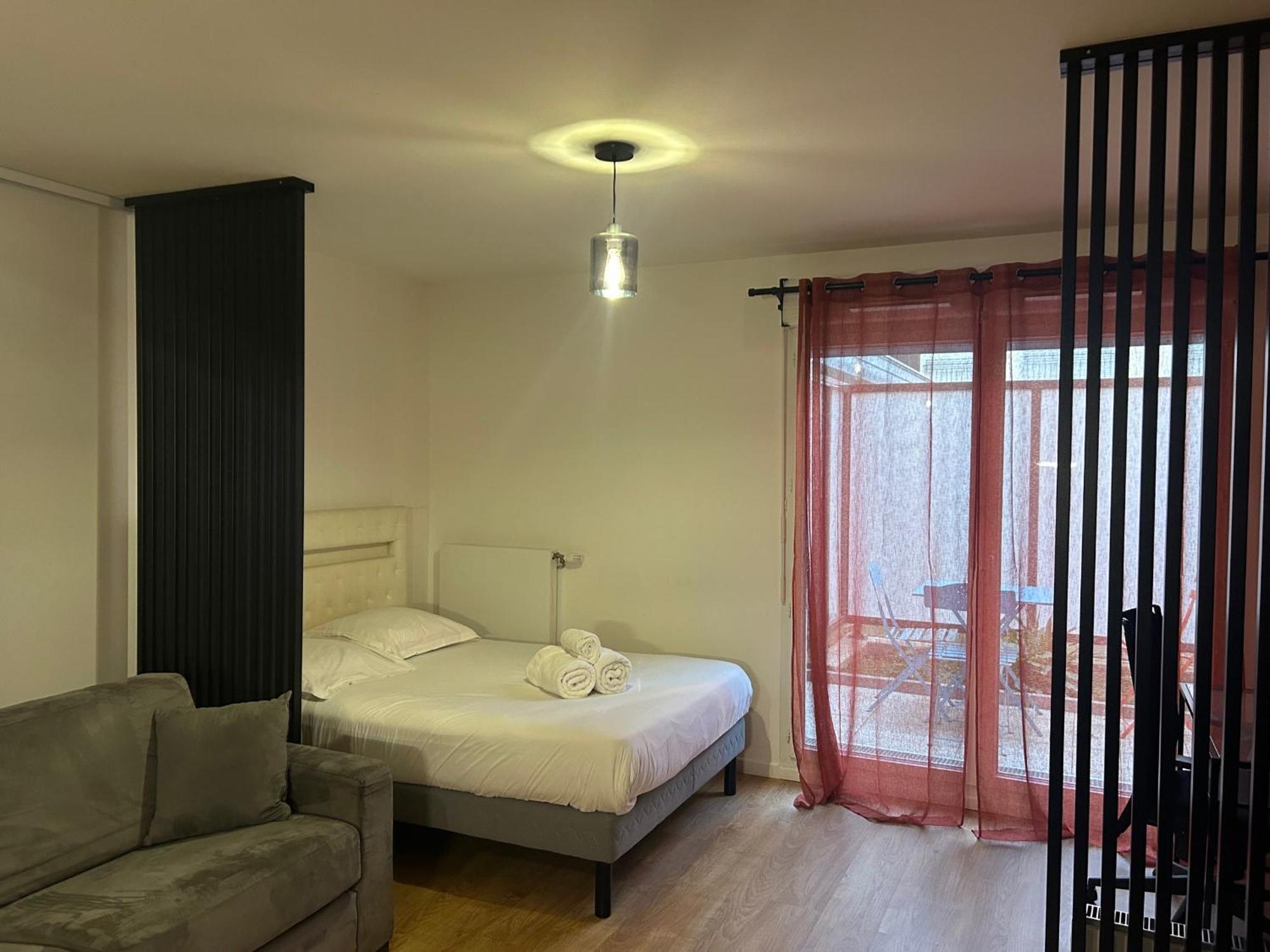 Studio Spacieux 4 Personnes Avec Terrasse Privee & Bureau - Gare A 4Min, Paris En 30Min ヴィリエ・シュル・マルヌ エクステリア 写真