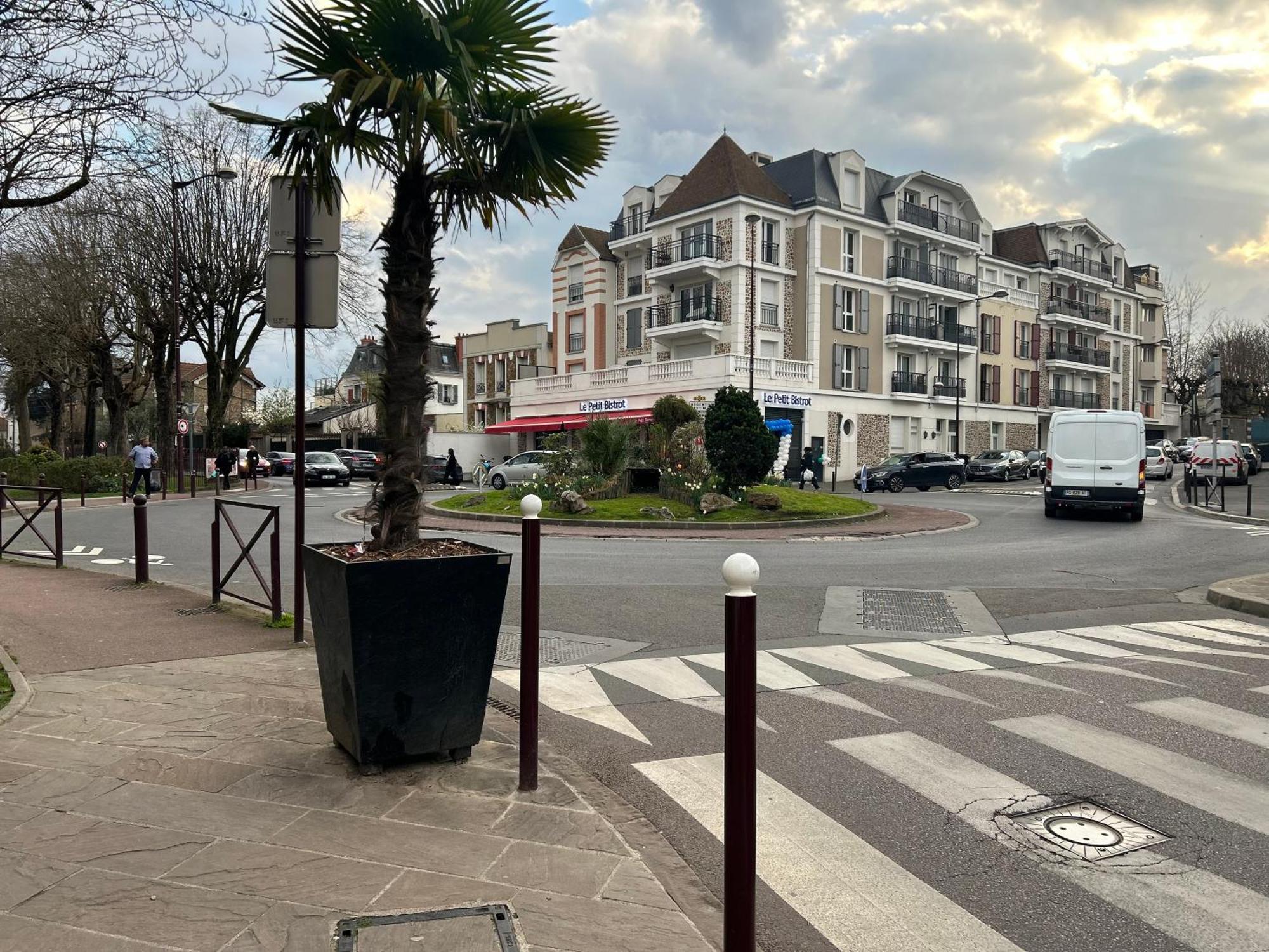 Studio Spacieux 4 Personnes Avec Terrasse Privee & Bureau - Gare A 4Min, Paris En 30Min ヴィリエ・シュル・マルヌ エクステリア 写真
