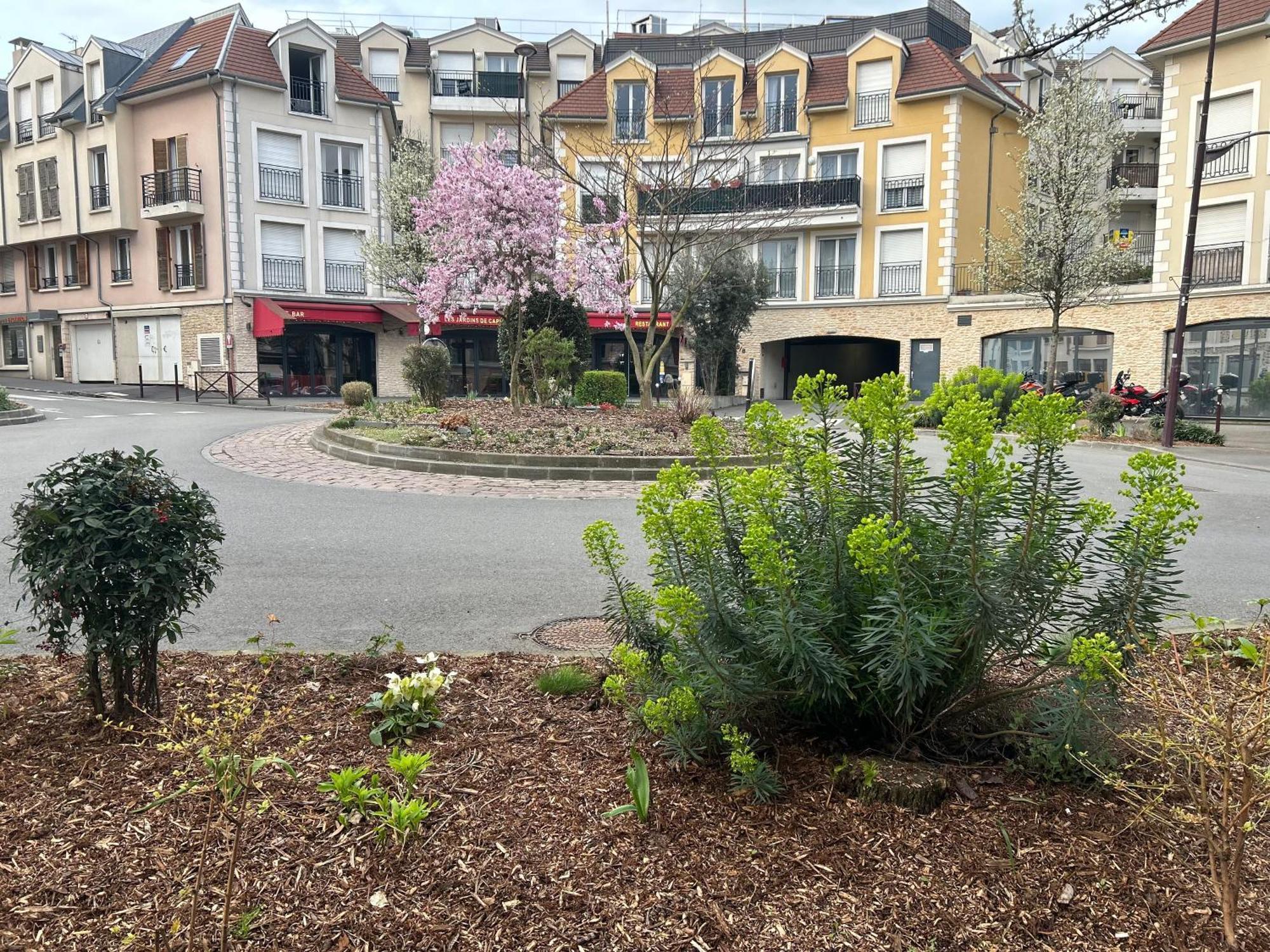 Studio Spacieux 4 Personnes Avec Terrasse Privee & Bureau - Gare A 4Min, Paris En 30Min ヴィリエ・シュル・マルヌ エクステリア 写真